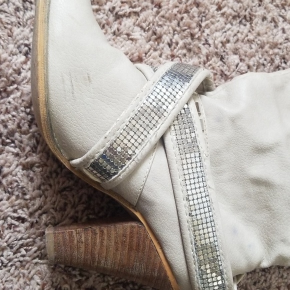 Boots - Picture 2 of 4